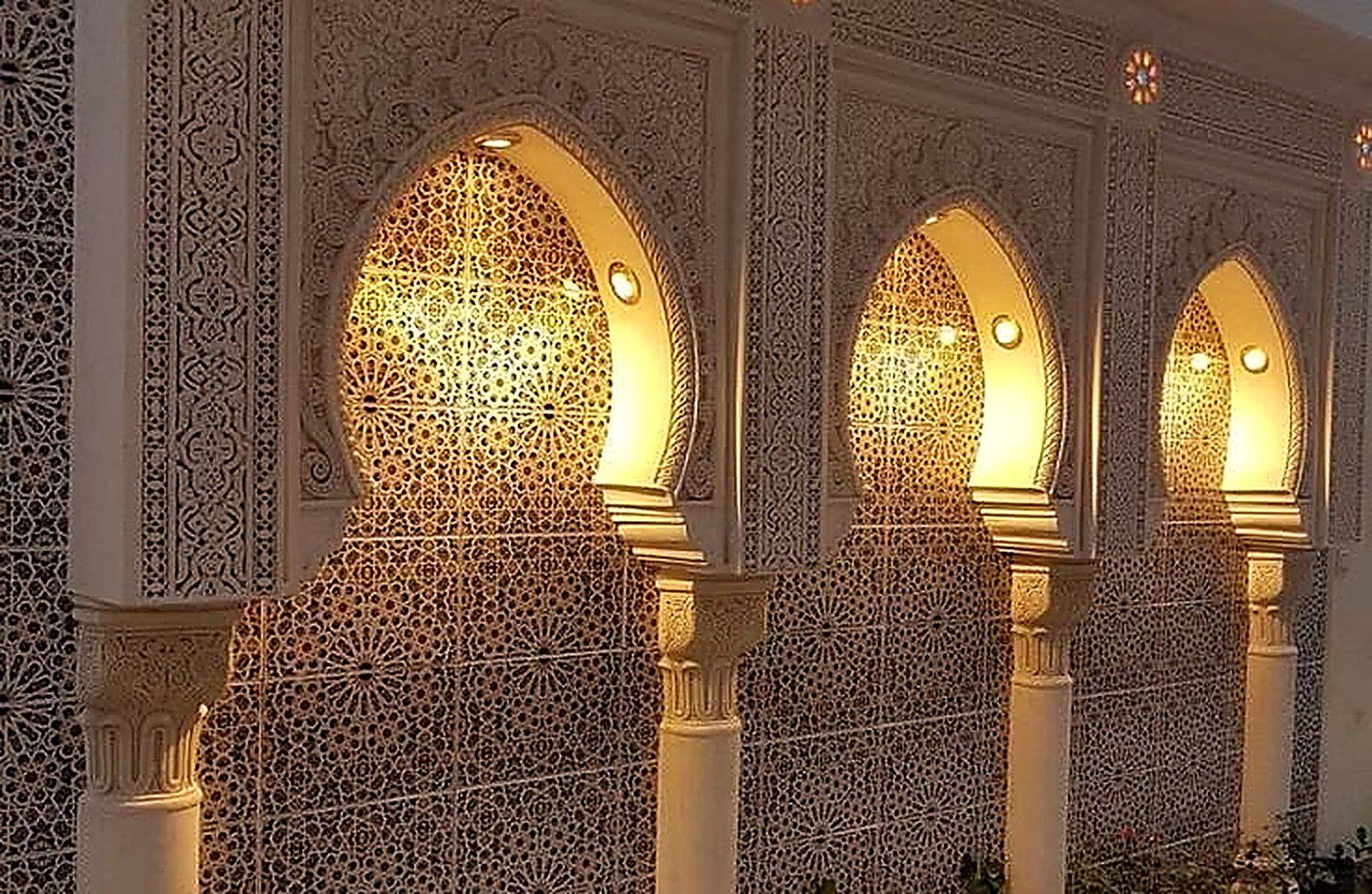 الرحمن لبيع المقابر والمدافن أثناء معاينة حوش عائلي في جبانات القاهرة